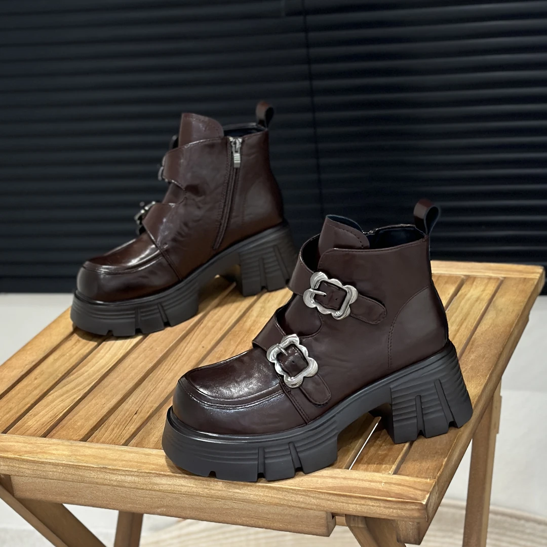 7cm增高粗跟马丁靴女2025年新款英伦风魔术贴短靴复古棕色女靴子
