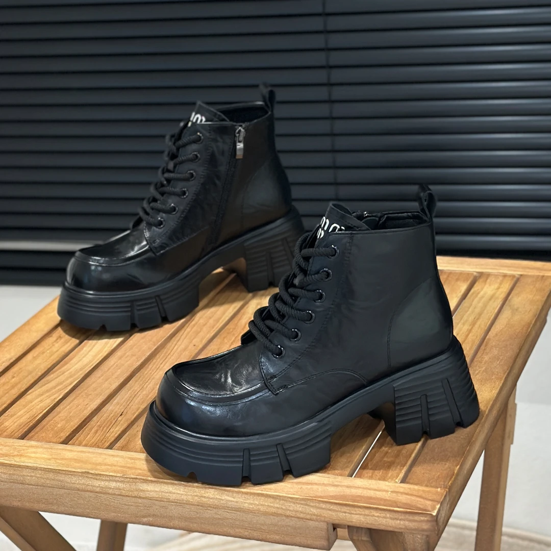 2025秋冬加绒新款英伦风机车靴黑色炸街短靴增高7cm显腿长马丁靴