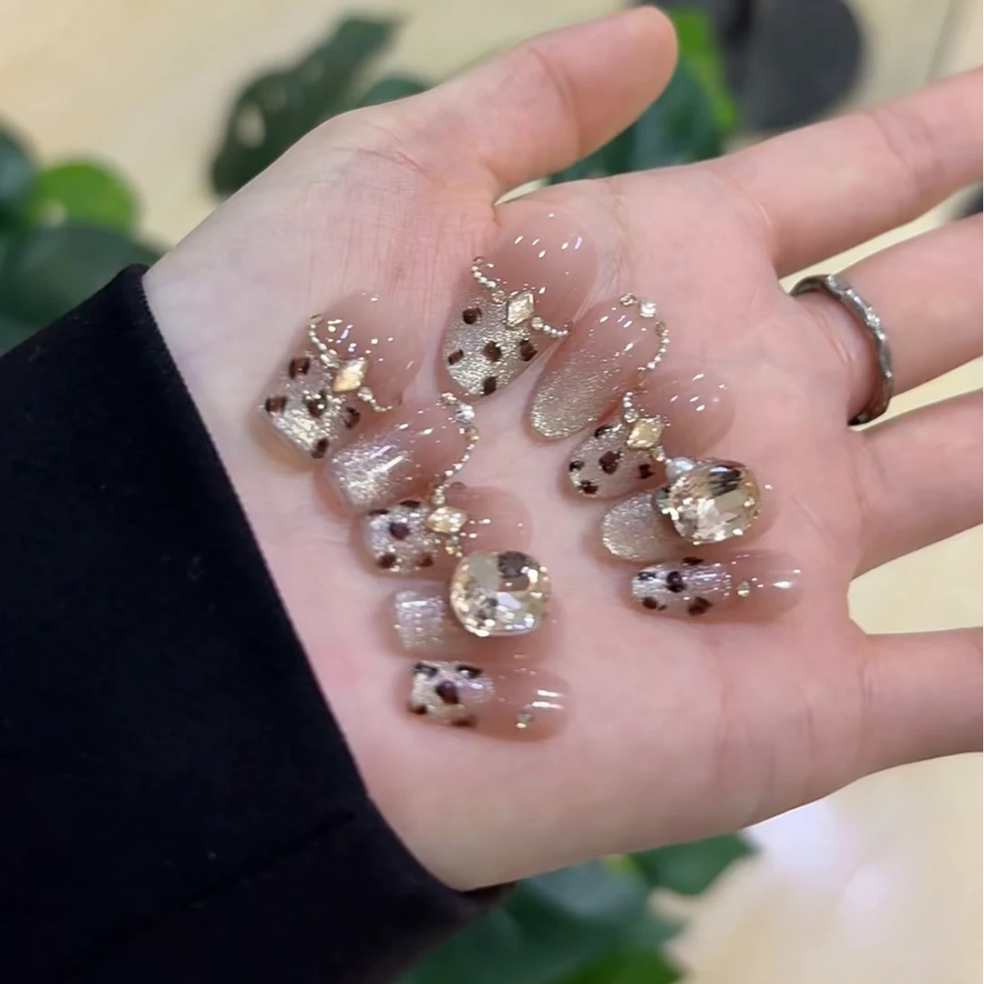 川美佳《金钱豹》旧版金色猫眼爆闪钻豹纹法式纯手工穿戴甲