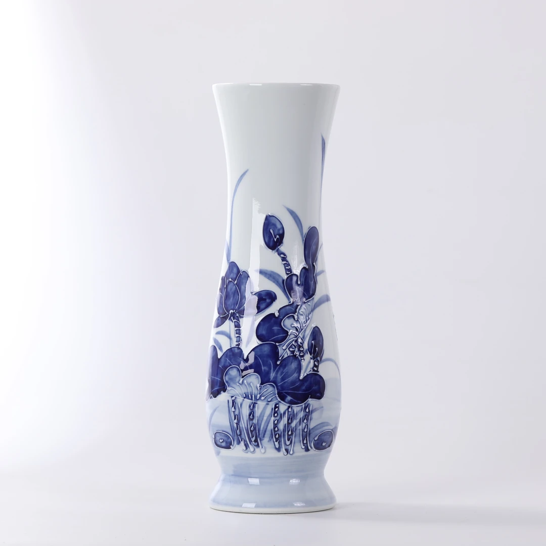 景德镇沥粉青花长瓶（高36肚11口10）