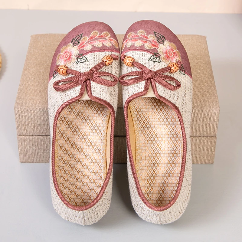 老北京布鞋女春秋新款民族风平底绣花鞋软底舒适一脚蹬国风妈妈鞋