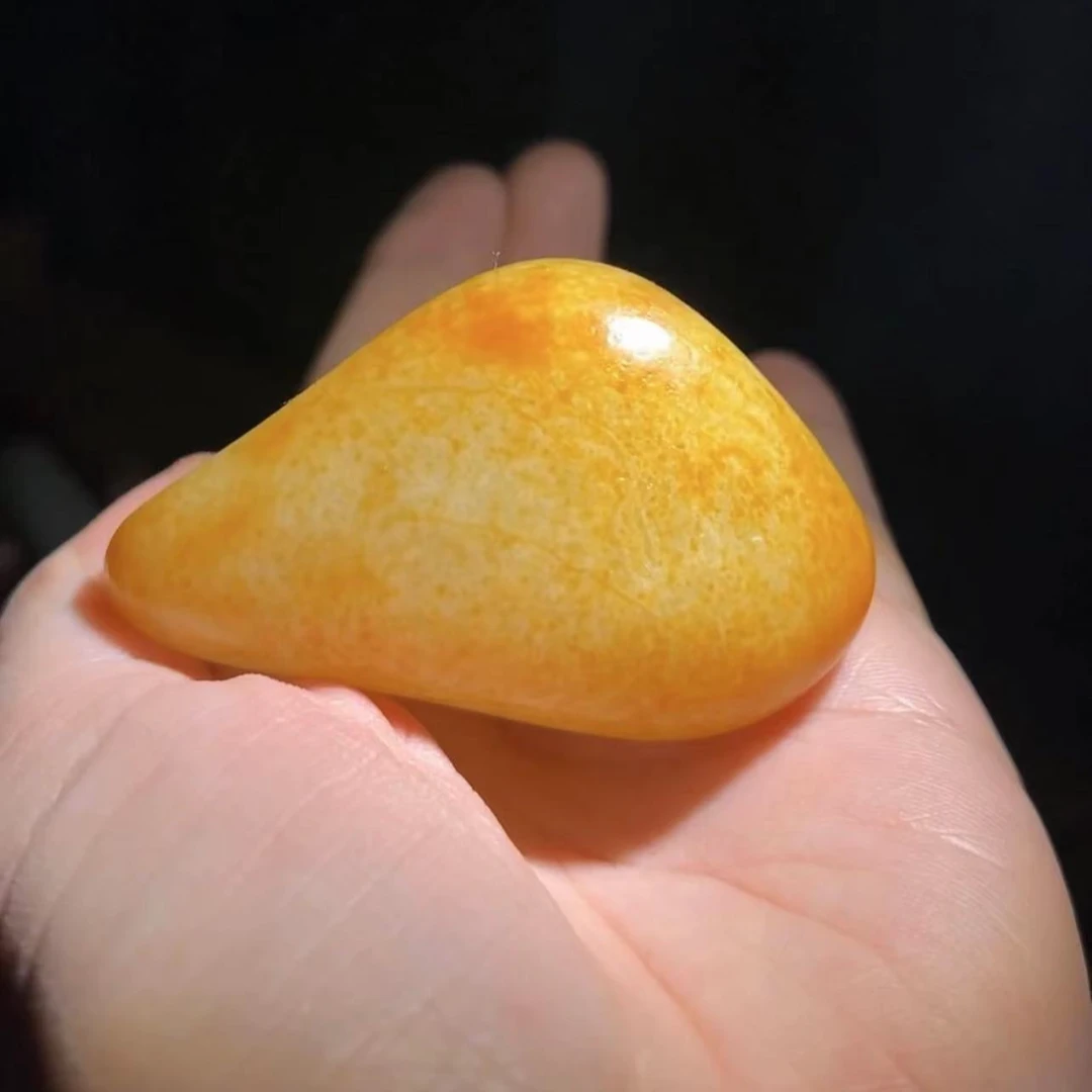 新疆和田洒金皮玉质奇石