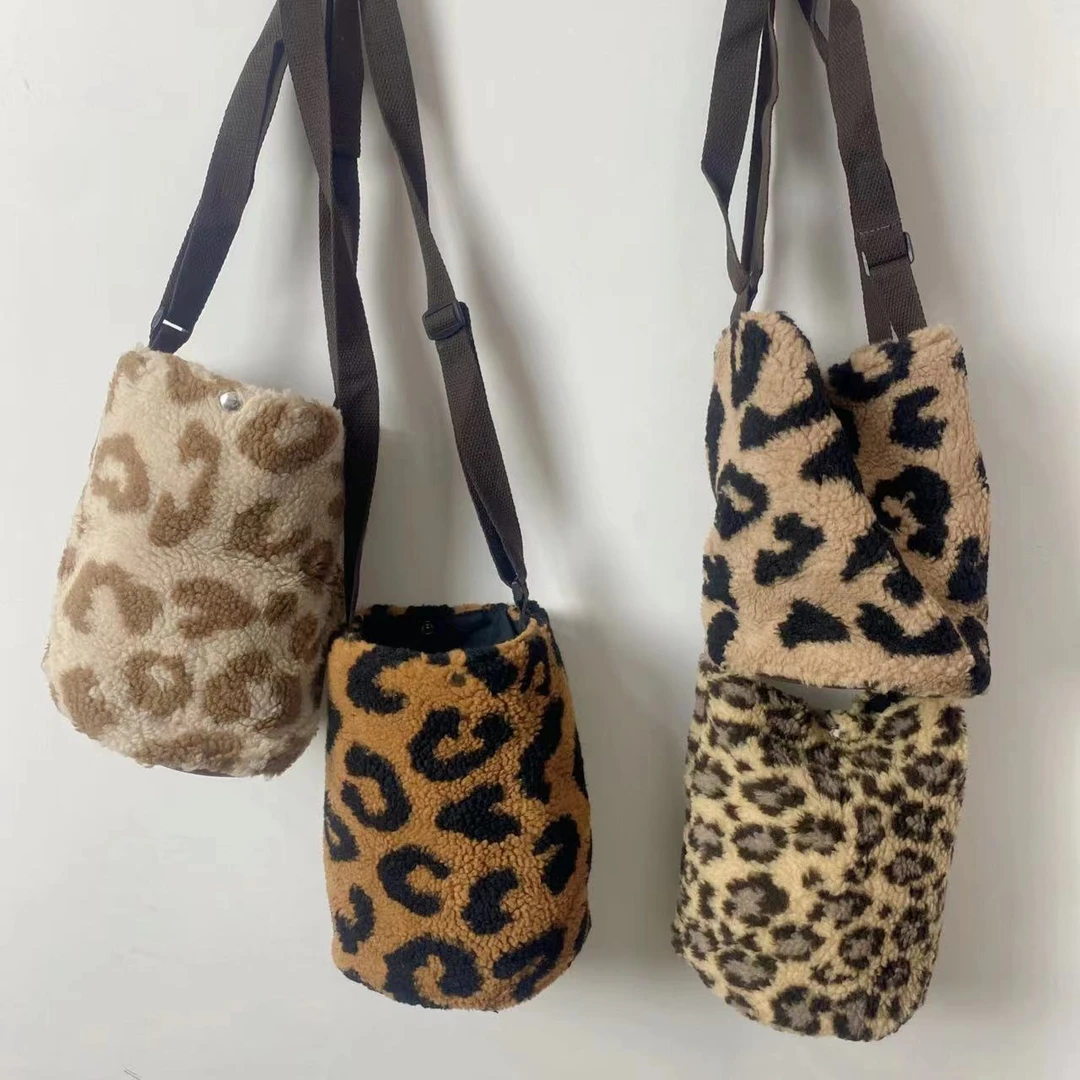 【22*16CM】百搭毛绒包包秋冬豹纹斜挎包