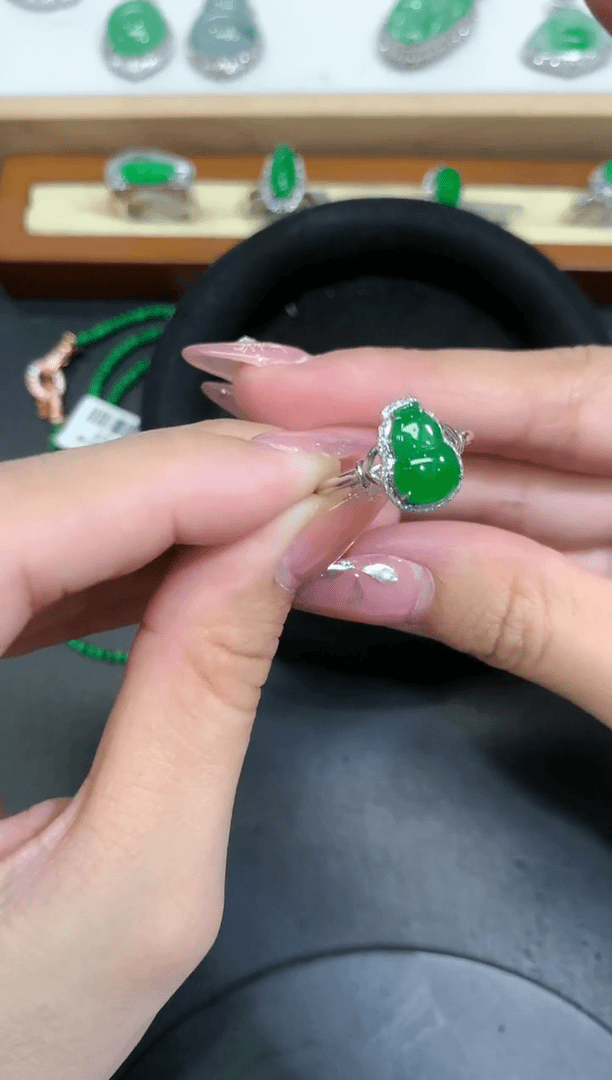 【闪购商品】翡翠戒指18K金镶嵌1团购