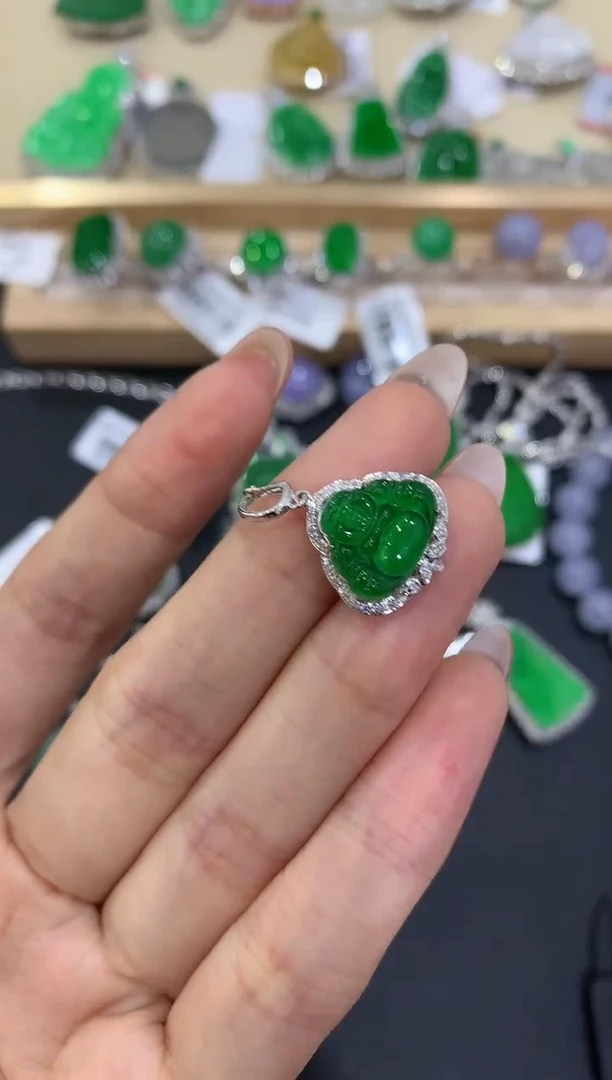 【闪购商品】翡翠吊坠(不含链)18K金镶嵌1团购