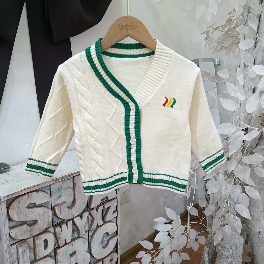 Q047米色开衫毛衣童装