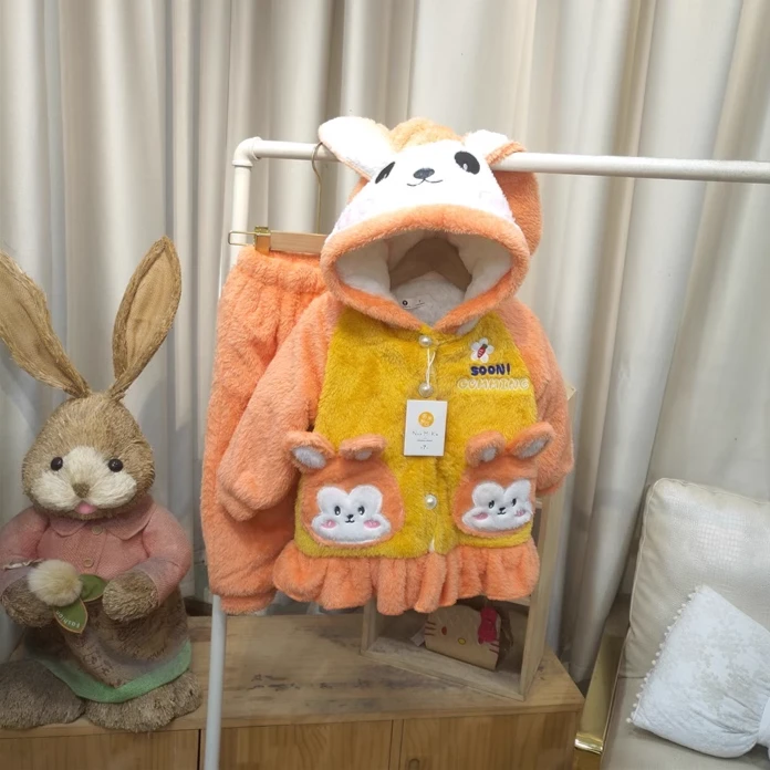 F173桔色毛绒居家服童装