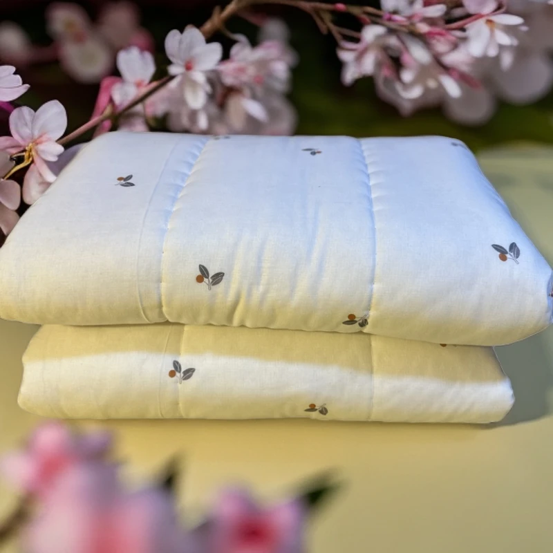 新疆长绒棉被，采用纯手工包边绗缝工艺精制而成。2～4kg