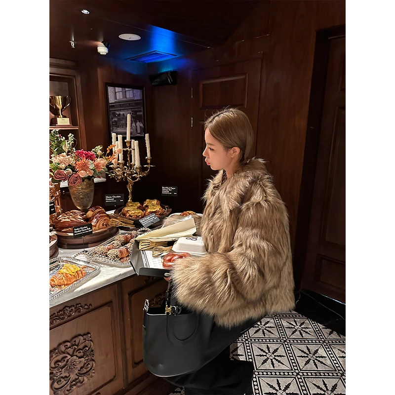 DYANGJUN 【12月13号 10:00AM 外套】典咖色毛绒短外套