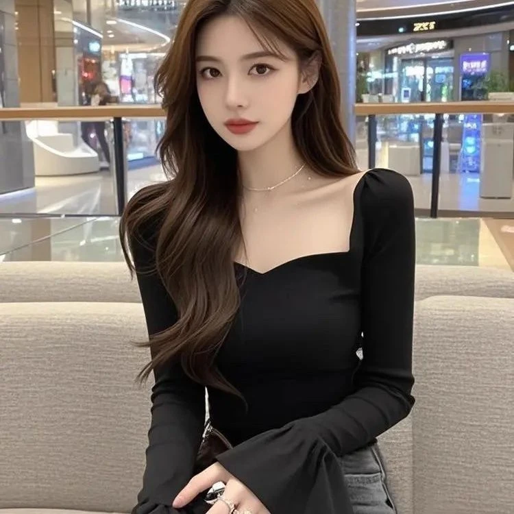 秋冬独特甜辣妹黑色方领修身短款打底衫女内搭设计感喇叭长袖上衣