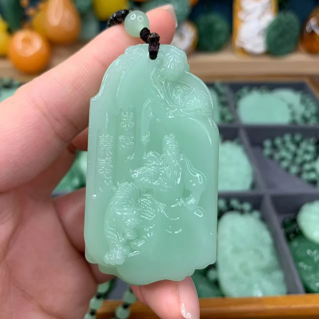 1.浅绿伏虎关公男女同款经典百搭吊坠