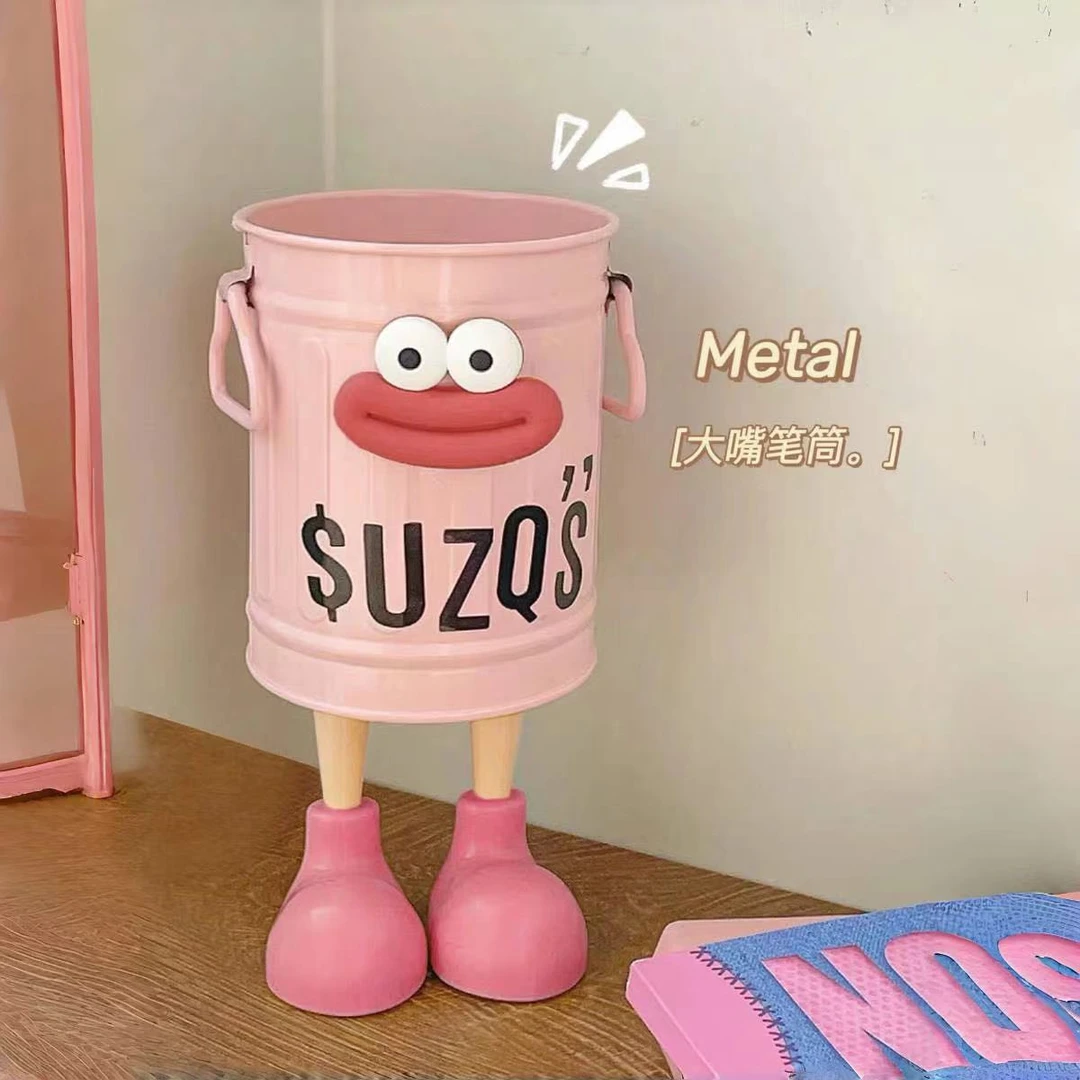 搞怪长腿笔筒办公室桌面学生创意摆件轻奢高级感收纳桶铁艺笔筒
