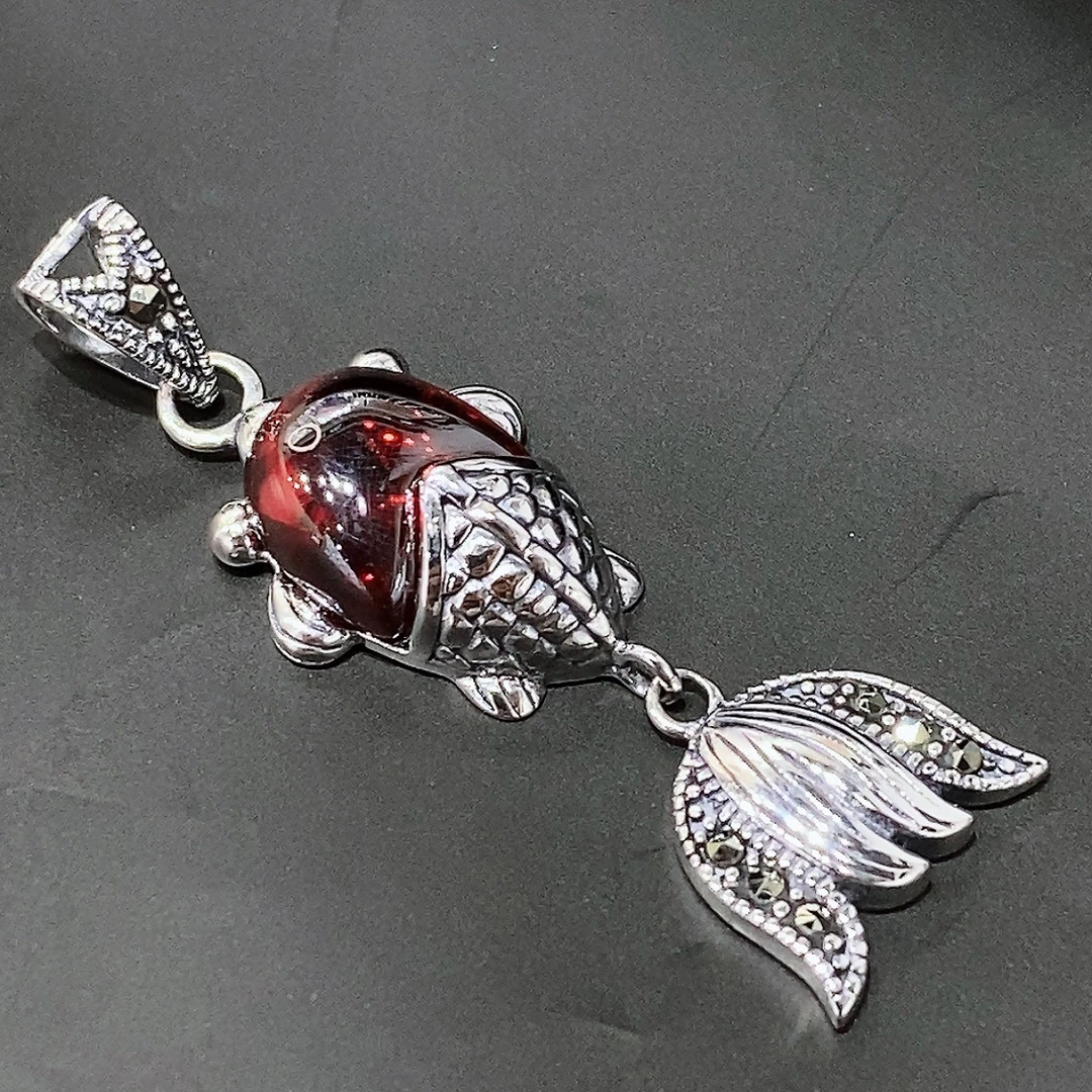 吊坠925银玻璃 复古红石榴玻璃石小鱼吊坠