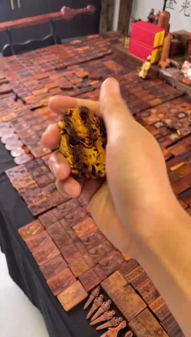 【闪购商品】木桃木镂空龙牌随机发