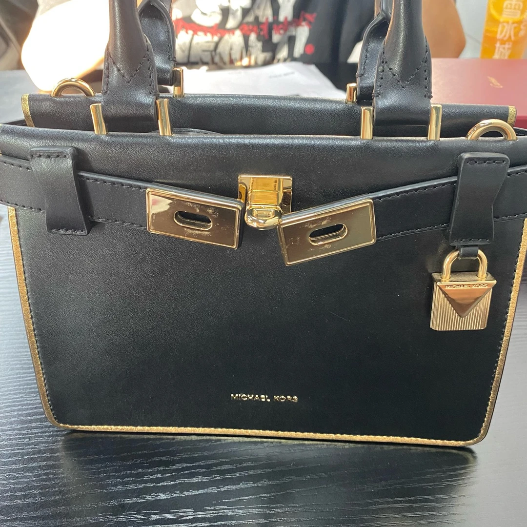 95新 MICHAEL KORS/迈克高仕 黑色金扣皮革手提包10630930