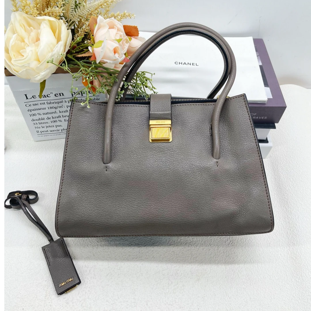 95新 MIU MIU/缪缪 MIUMIU缪缪灰色皮革风琴包手提包10740874