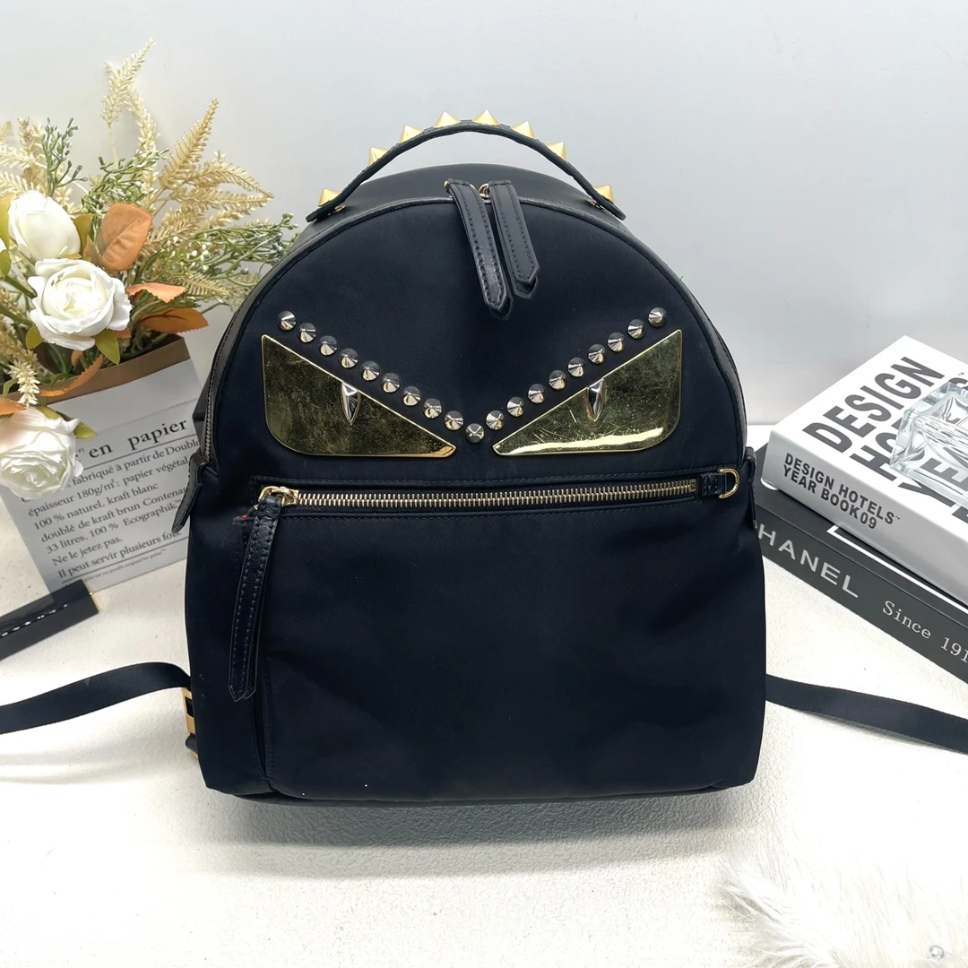 95新 FENDI/芬迪 小怪兽金属眼睛铆钉装饰10107032