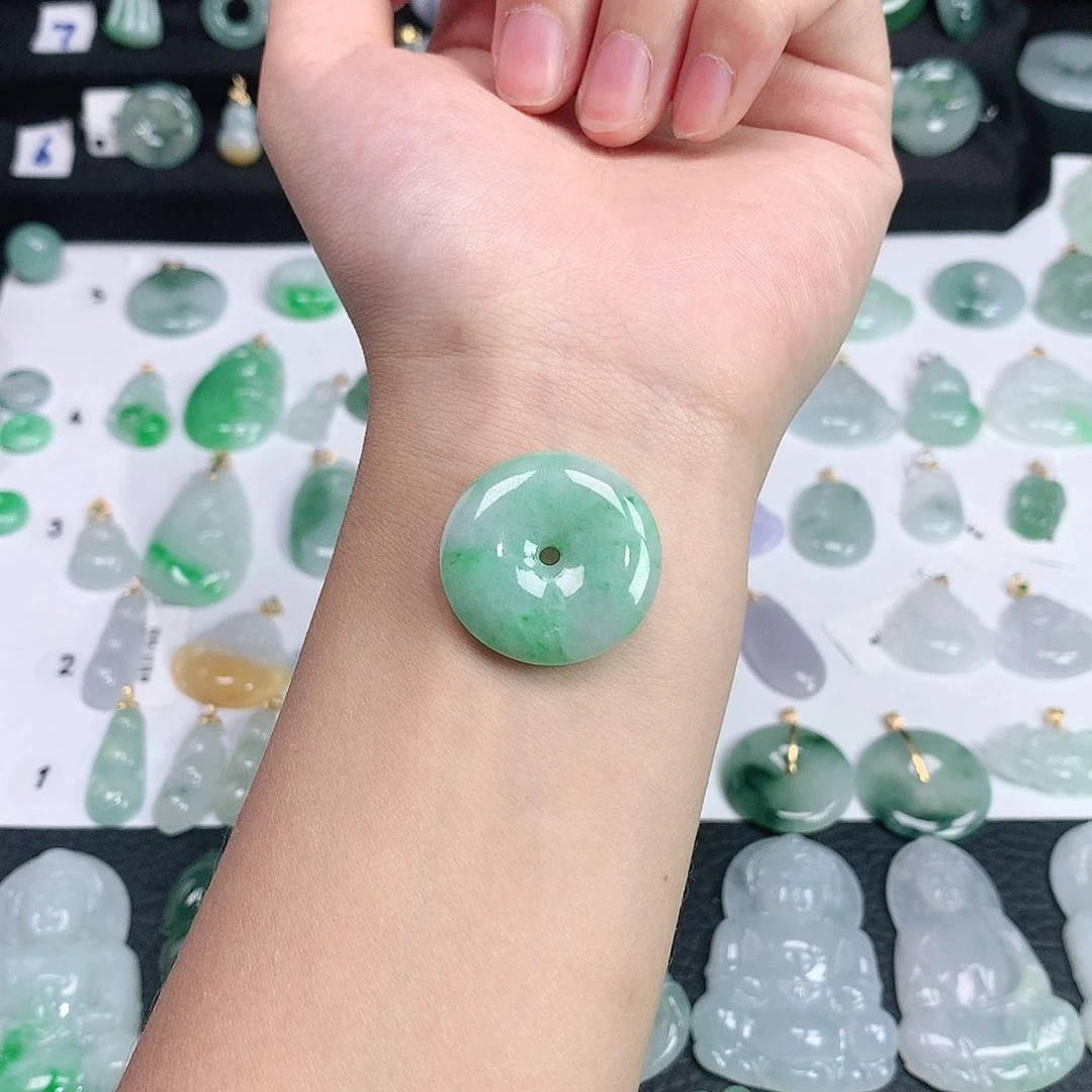 翡翠吊坠(不含链)未镶嵌翡翠