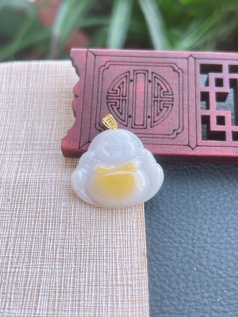 天然缅甸翡翠A货.水润细腻精致黄翡佛公吊坠.尺寸23.2-26.4-5.4
