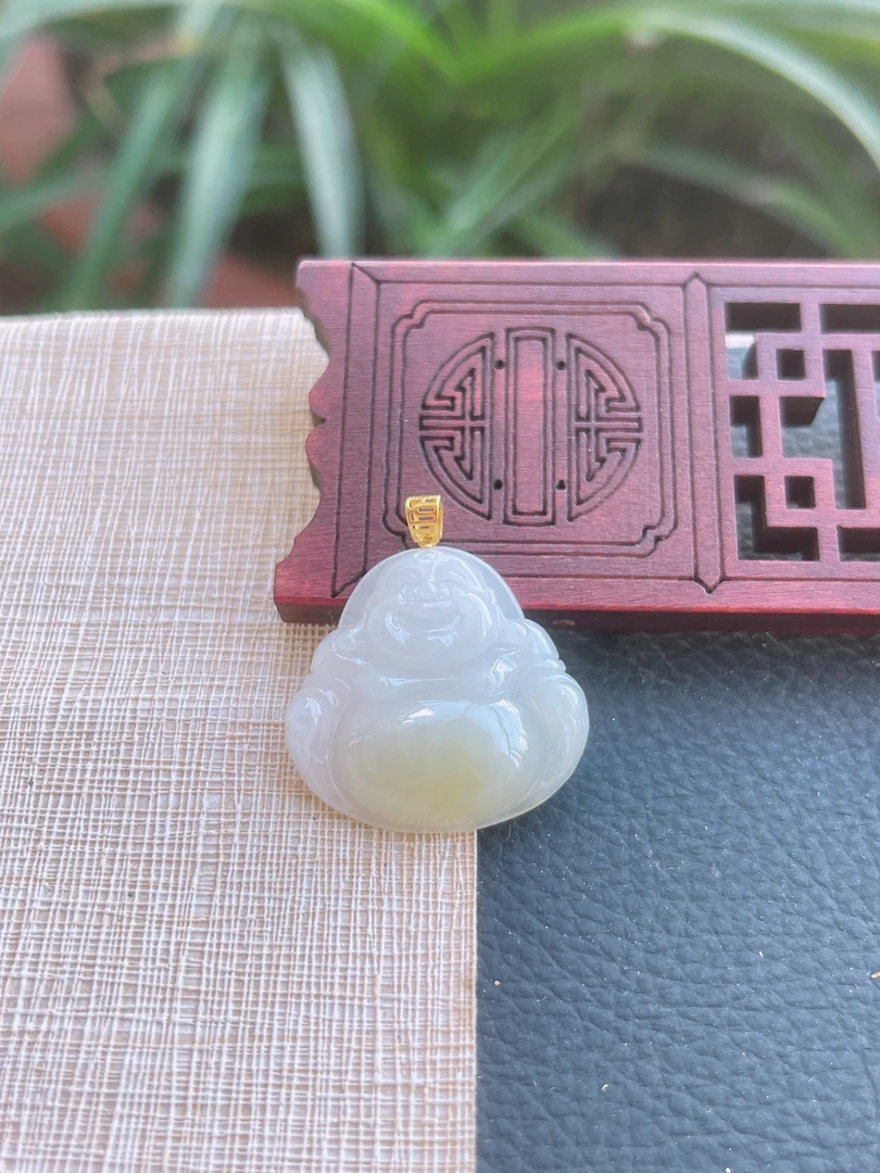 天然缅甸翡翠A货.水润细腻蜜糖色黄翡佛公吊坠.尺寸24-25.8-5.6