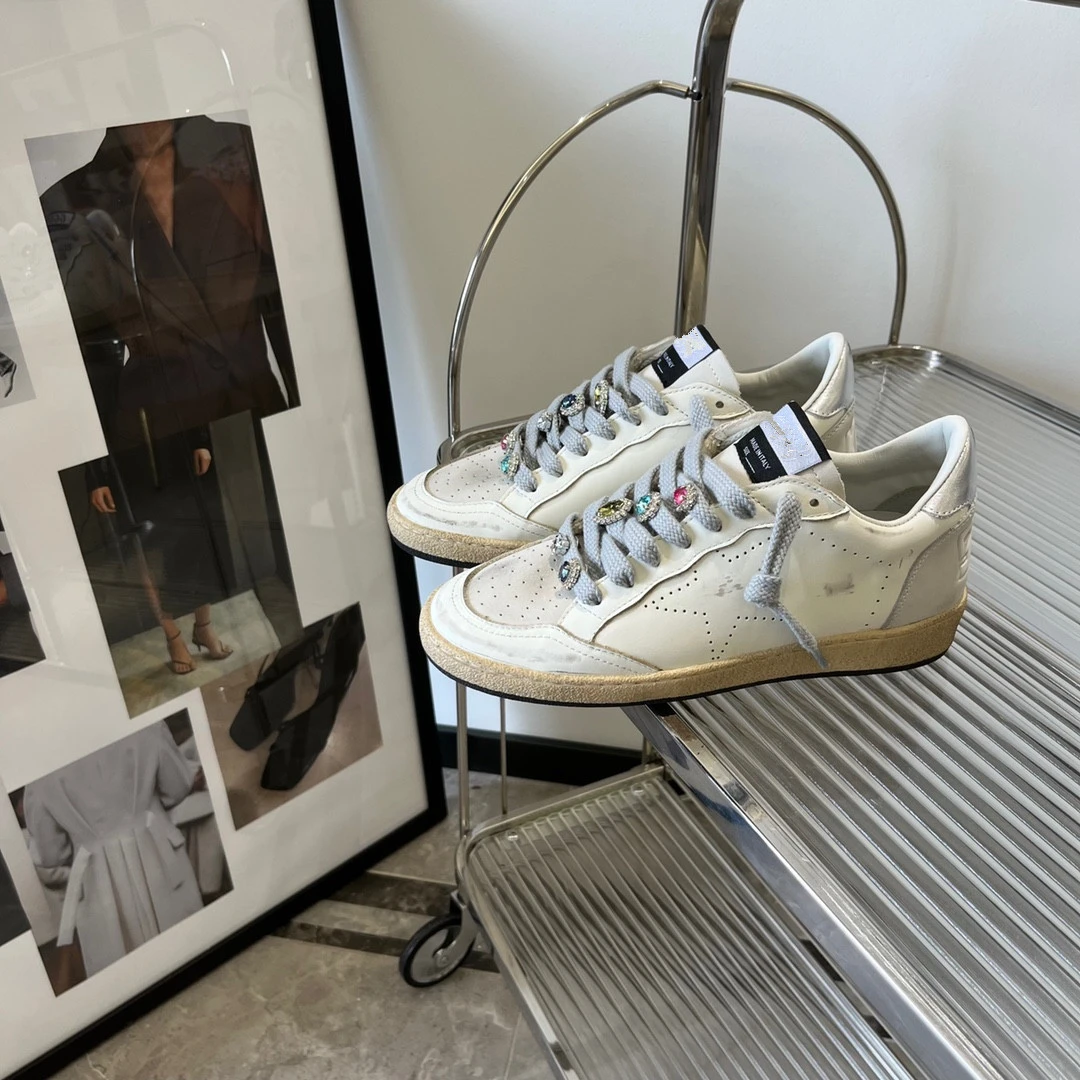 2024韩版鼎彩钻小脏鞋女做旧星星内增高休闲板鞋