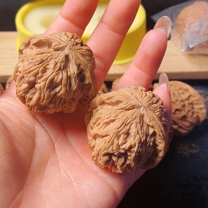 文玩核桃吊坠球白
