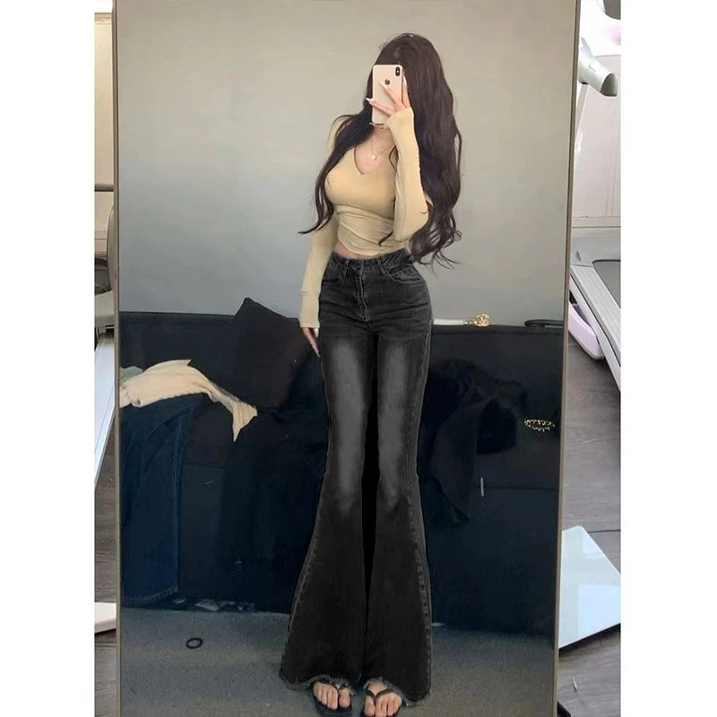 律动莫兰迪复古毛边破洞微喇叭牛仔裤女早秋高腰显瘦鱼尾喇叭裤