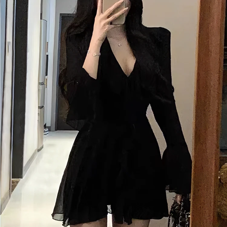 8065陈巴黎显瘦连衣裙气质长袖小黑裙复古收腰设计感秋季