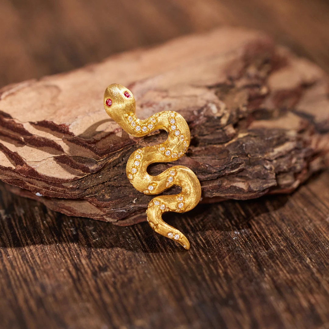 莫桑石【合成/培育】【歪歪】拉丝莫桑蛇吊坠*18K金镶嵌N3897