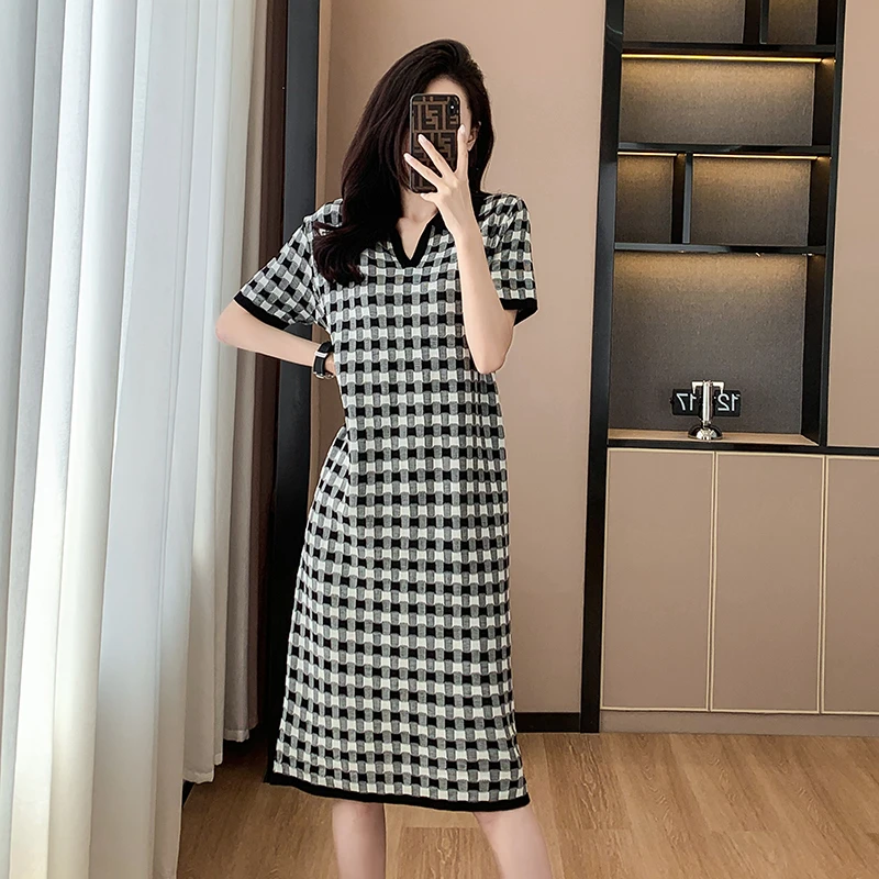 2024夏女新款法式小个子时尚休闲直筒裙子休闲显瘦格子宽松连衣裙