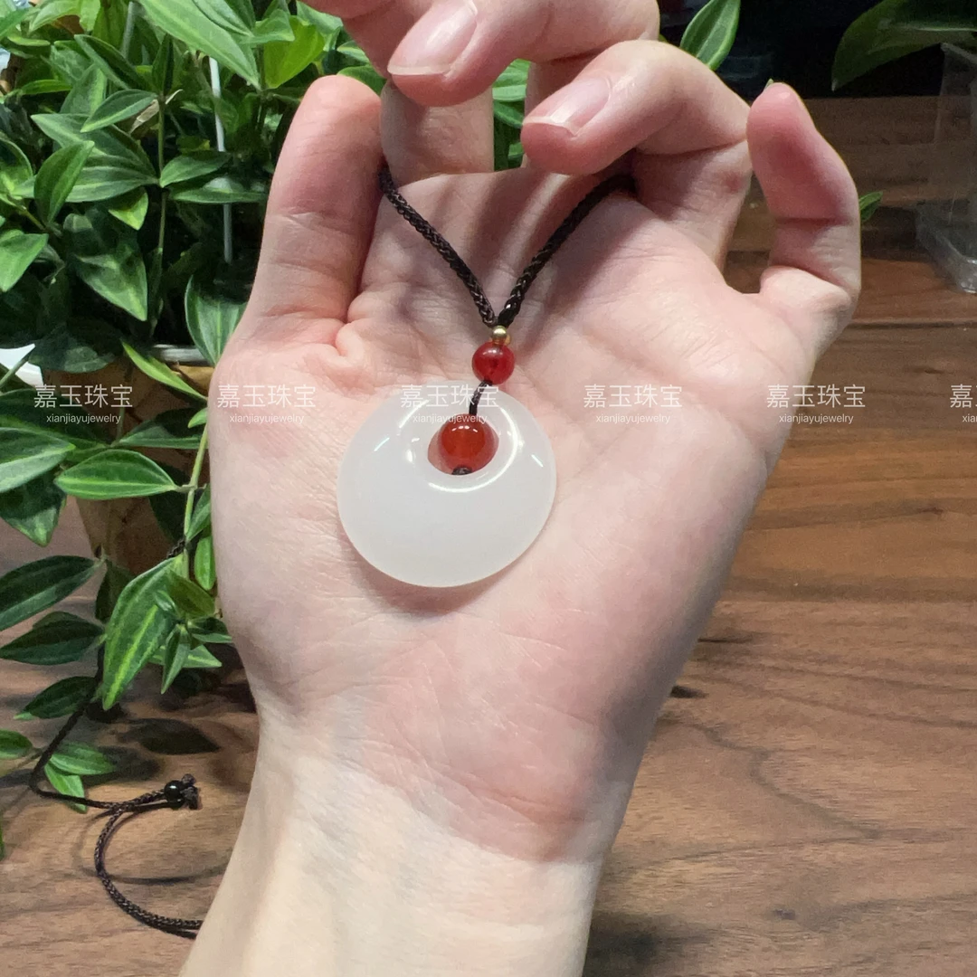 【偏爱】天然新疆白色玉金丝玉偏心圆平安扣吊坠毛衣链
