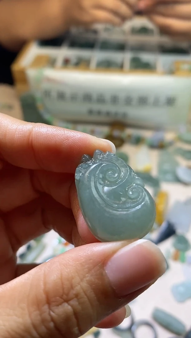 【闪购商品】定制翡翠挂件未镶嵌如意