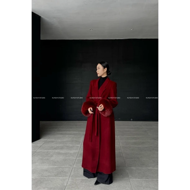 KUYEAYI / 腰带款狐狸毛双面羊绒大衣