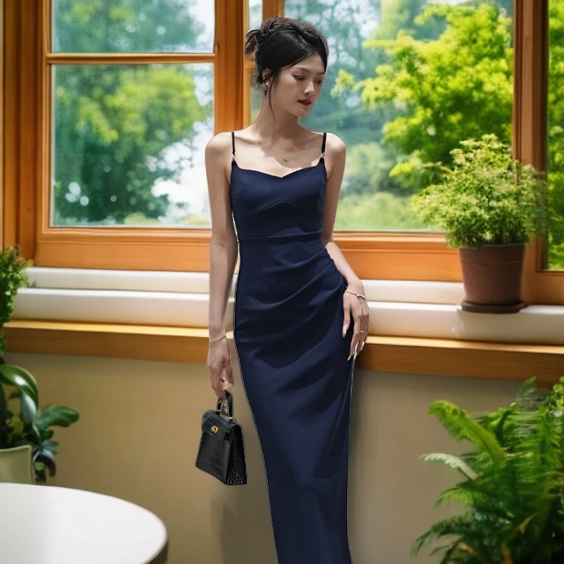 2024夏季新款吊带后开叉连衣裙女轻奢法式小众修身御姐风中长款裙