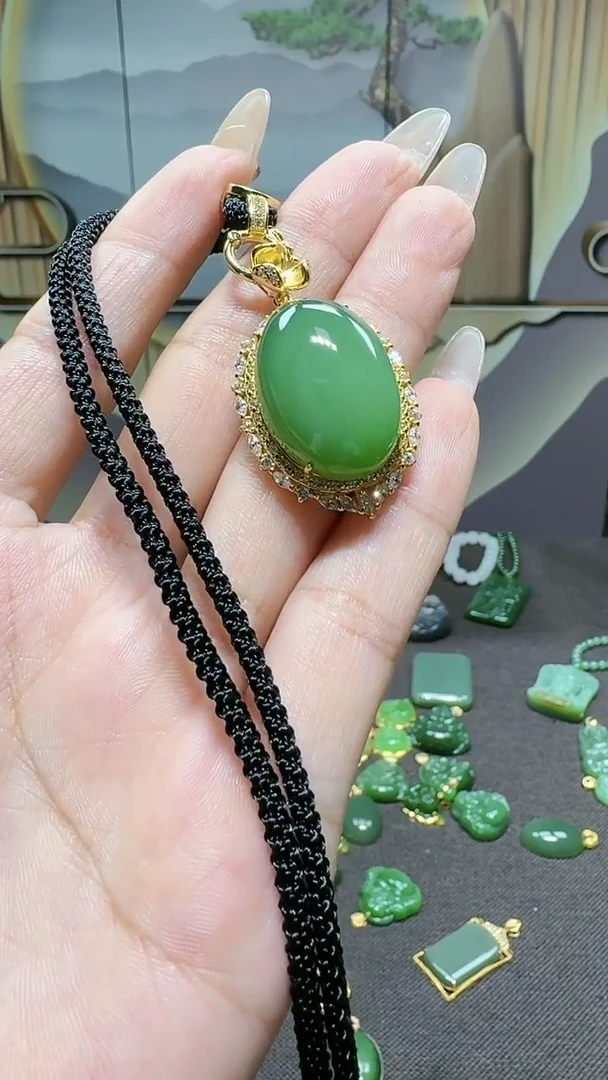 【闪购商品】和田玉挂件18K金镶嵌1
