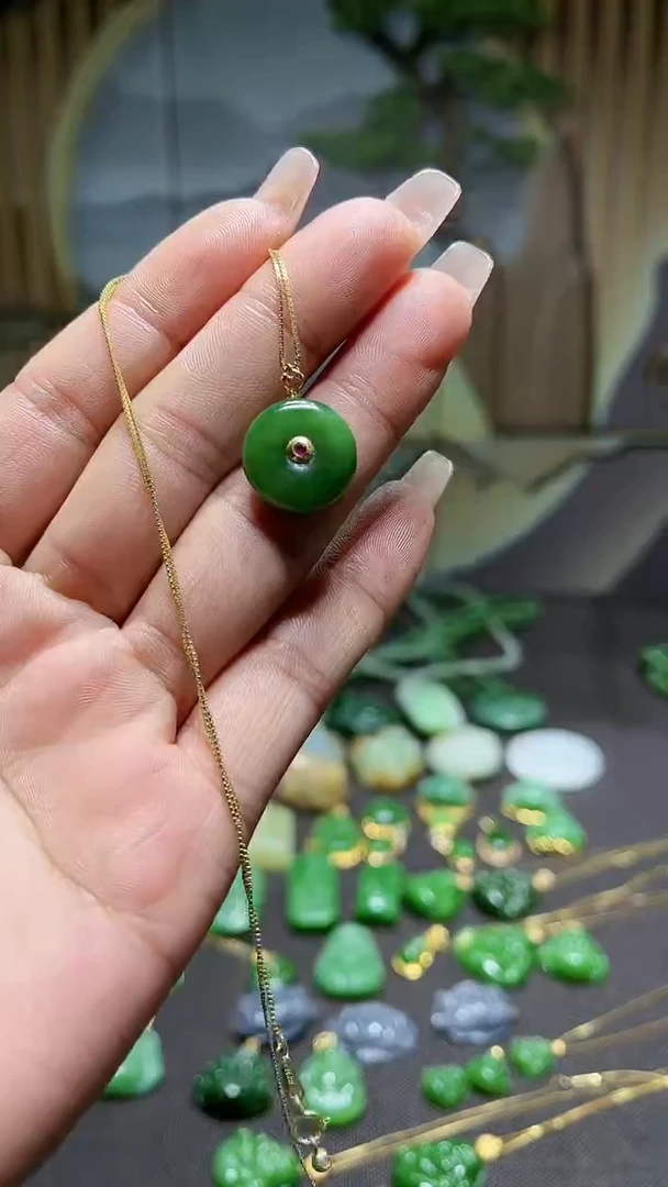 【闪购商品】和田玉挂件18K金镶嵌1
