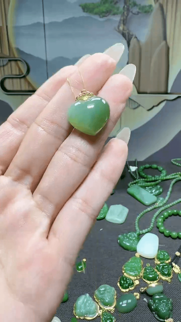 【闪购商品】和田玉挂件18K金镶嵌1