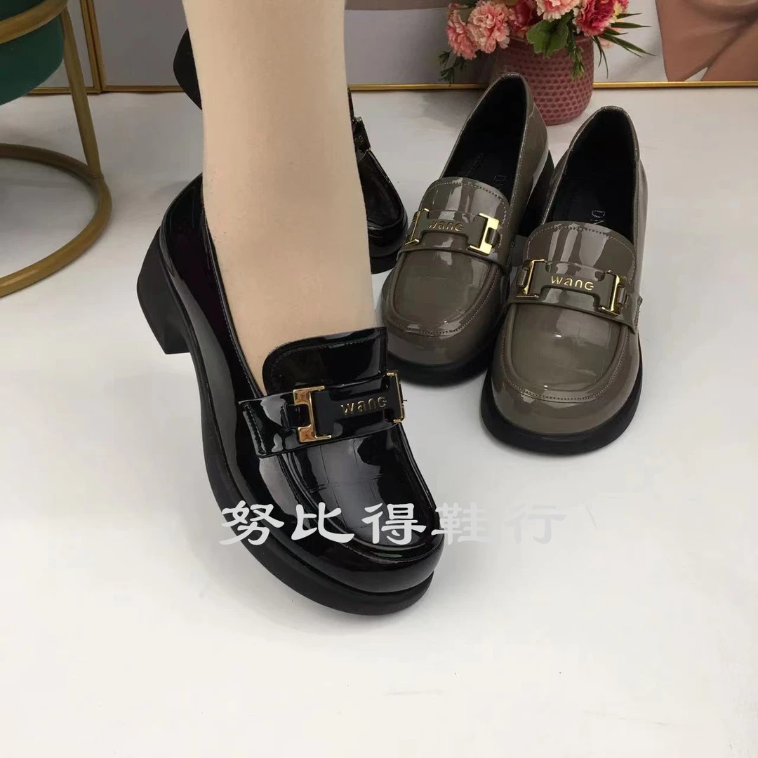 黛70321漆皮亮面时尚单鞋