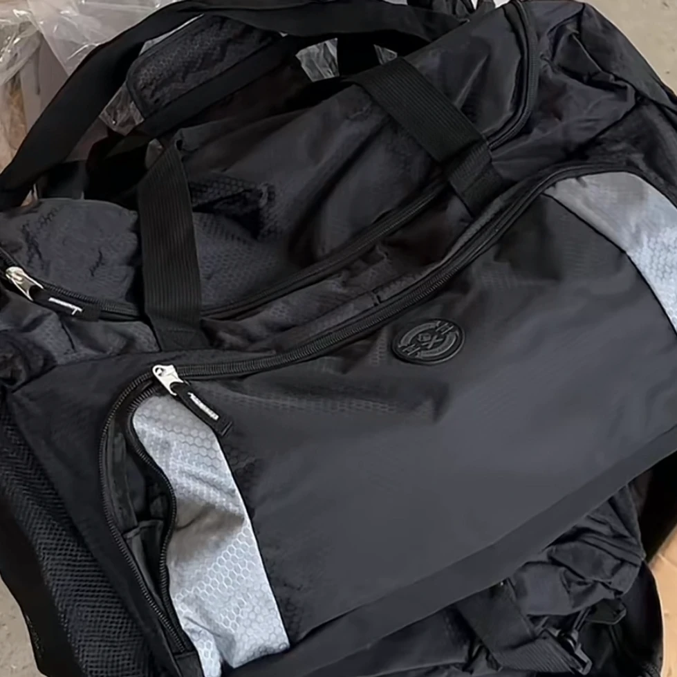 清5月6号 多功能黑色旅行包手提包健身包NO.退NO.换