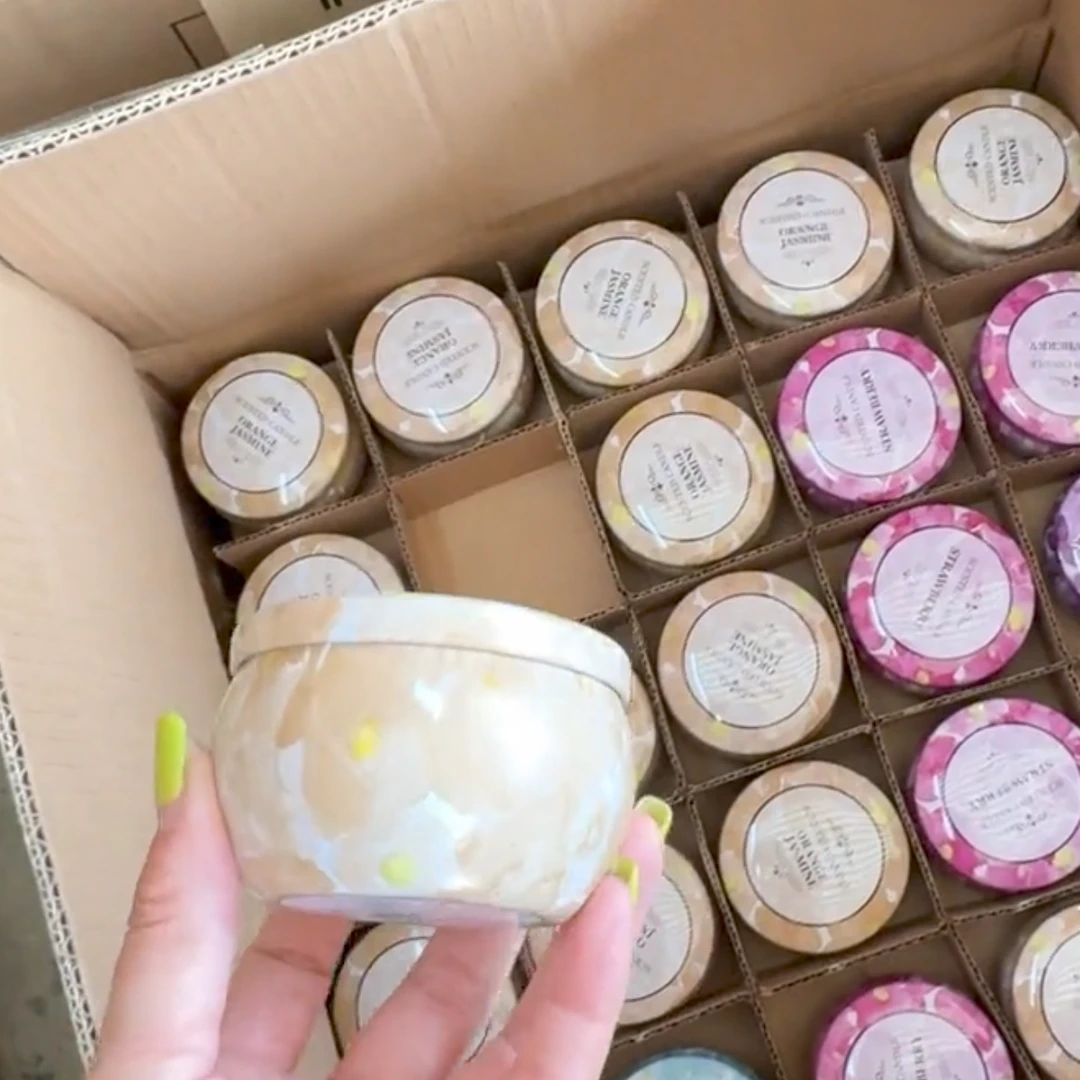 清 2月25号一24号铁盒香勋蜡烛小磕碰