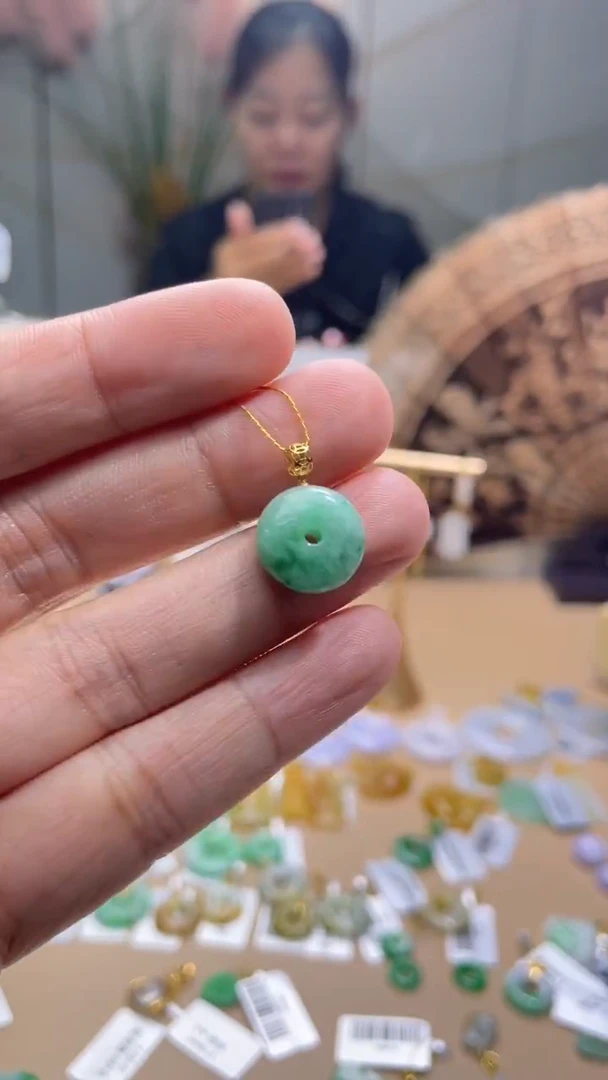 【闪购商品】翡翠颈饰18K金镶嵌平安扣