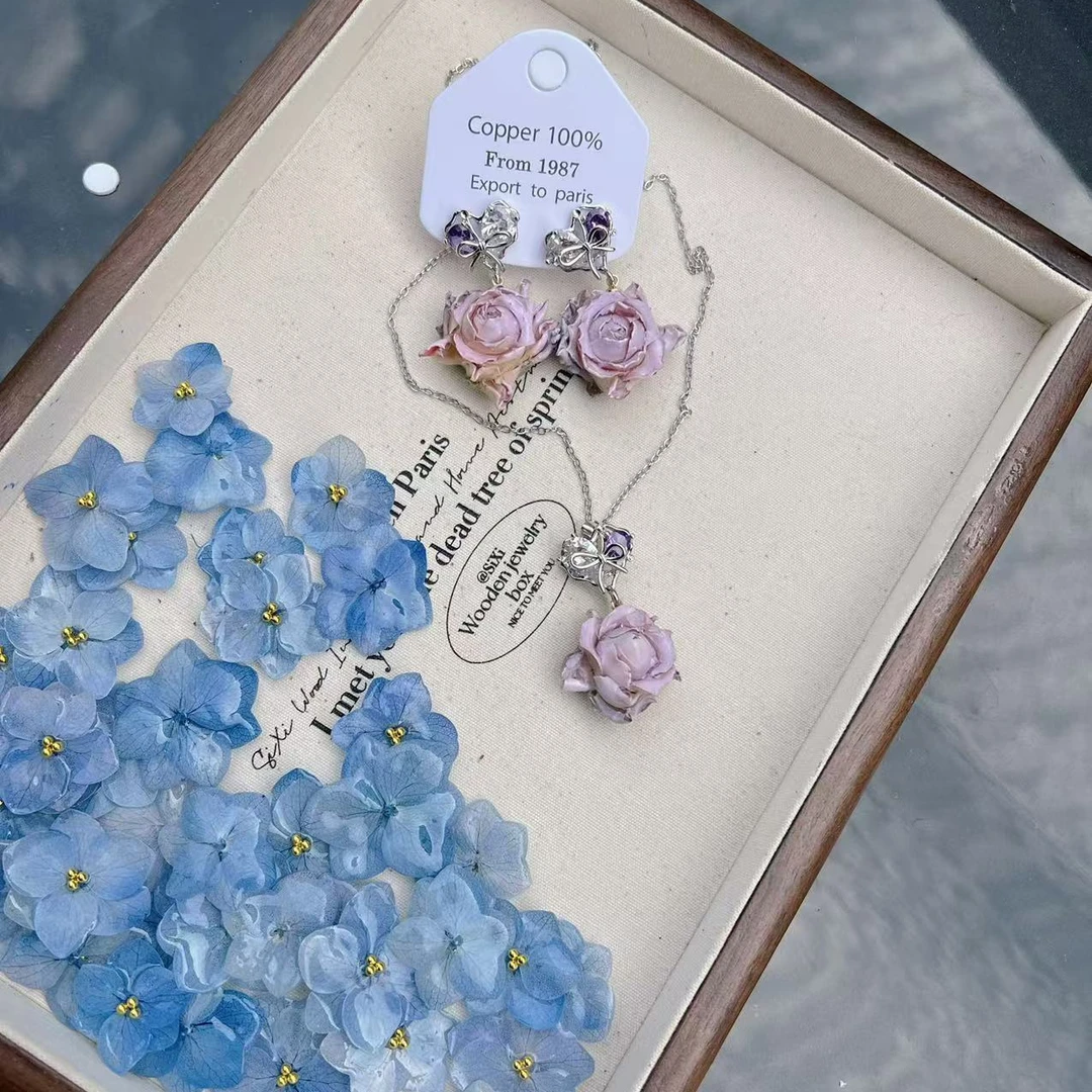 铜合金树脂耳饰 银色锆石爱心半透明耳钉