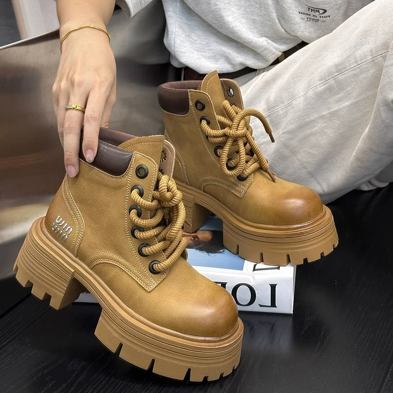 马丁靴女2023秋季新款复古百搭松糕厚底大黄靴做旧擦色短筒