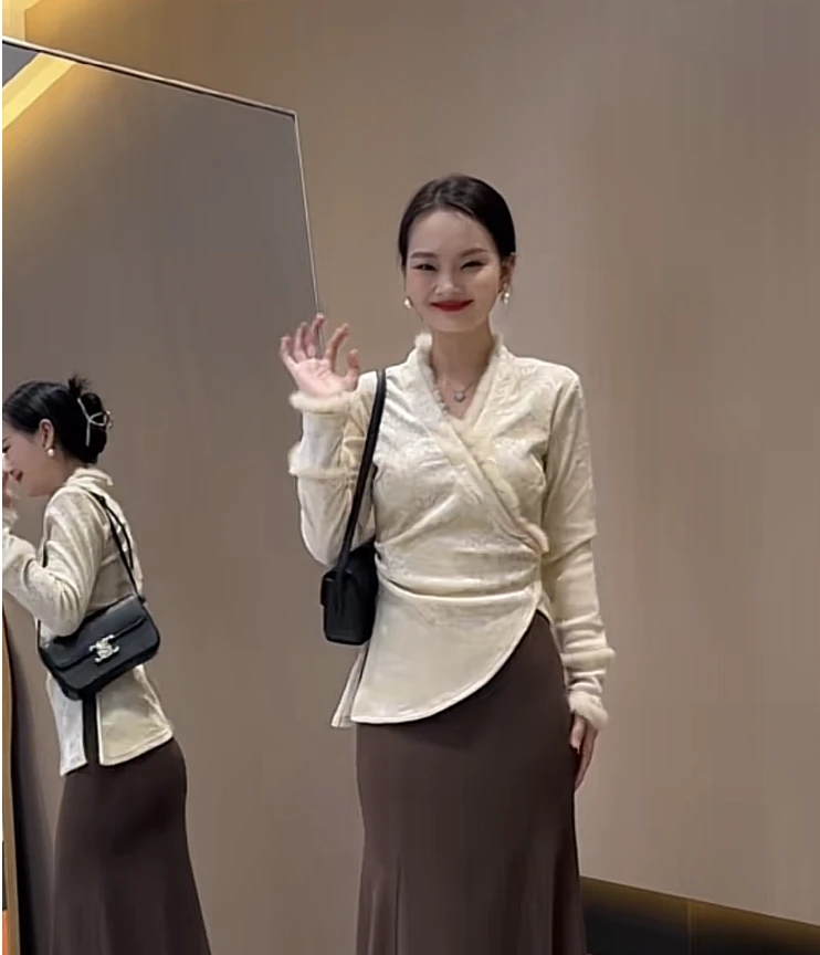小丽定制--[J413]国风复古V领毛毛拼接不规则褶皱开叉显瘦上衣女