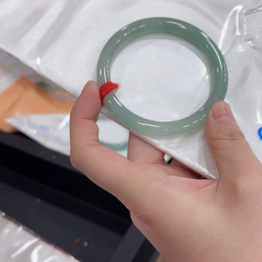 【闪购商品】翡翠手镯未镶嵌⭐****莹