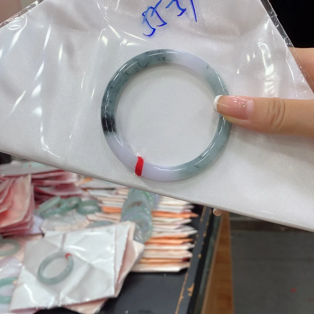 翡翠手镯未镶嵌高**?买断