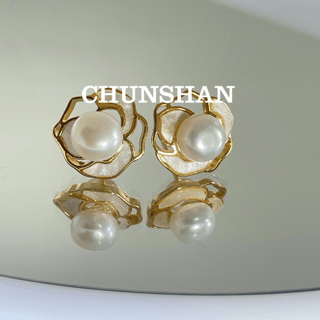 铜合金耳饰 【chunshan】小众饰品·山茶花耳钉白色法式手作轻奢