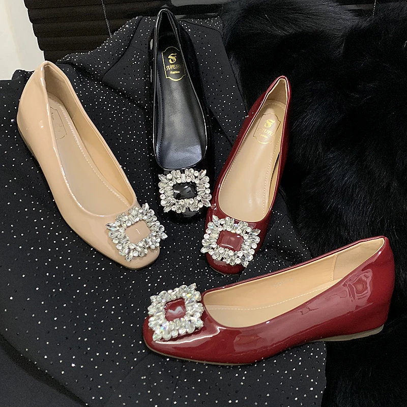 高级感圆头单鞋气质酒红漆皮内增高女鞋新款水钻韩版浅口低跟鞋女