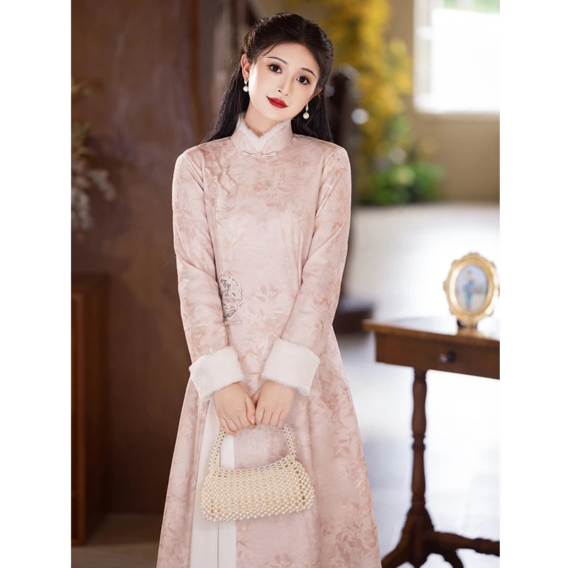 粉色秋冬季旗袍2024新款新中式婚礼订婚加绒厚款长袖日常可穿礼服