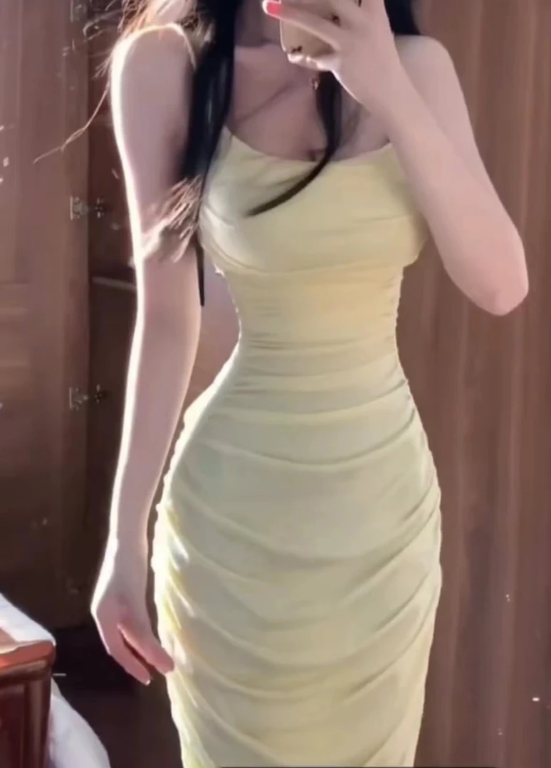 【KEKE】新款法式纯欲风性感辣妹连衣裙褶皱设计感收腰杏色吊带裙